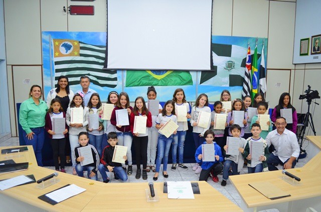 2018914_FOTO- Com projeto retomado, vereadores estudantes tomam posse para a 17ª Legislatura